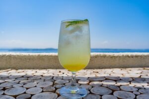 コーラを飲むと歯が溶けるって本当？他の飲み物は大丈夫？